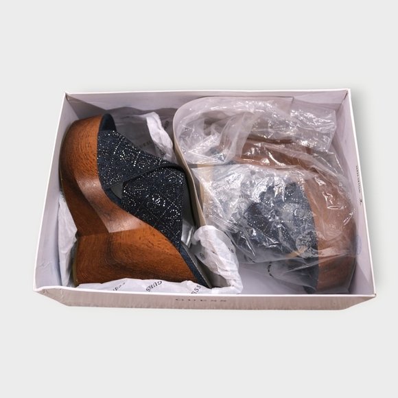 NWT Wedge Sparkle Metallic Cross Strap Sandals Summer Heels Wedges By Guess - Picture 2 of 11